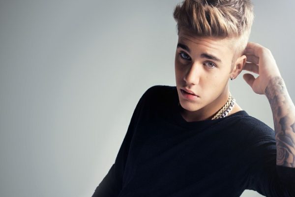 Ο Justin Bieber αποκάλυψε πόσες ώρες χρειάστηκε για τα τατουάζ στο στήθος του