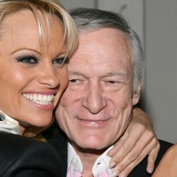 Τα δάκρυα της Pamela Anderson για τον Hugh Hefner