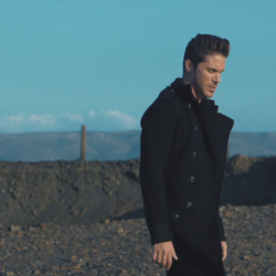 Έρχεται το νέο βίντεο κλιπ του Νίκου Οικονομόπουλου για το νέο του single «Για κάποιο λόγο».