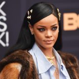 Το αστρονομικό ποσό που δώρισε η Rihanna για την καταπολέμηση του κορονοϊου