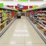 Αγίου Πνεύματος: Το ωράριο λειτουργίας των σούπερ μάρκετ σήμερα και οι περιοχές που θα μείνουν κλειστά