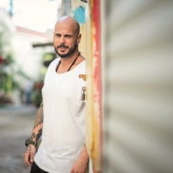 Άρης Λουμάκης: Στο νοσοκομείο ο τραγουδιστής των "REC"