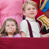 Ο Πρίγκιπας George φτιάχνει πουτίγκα με τον πρίγκιπα William και την βασίλισσα Ελισάβετ