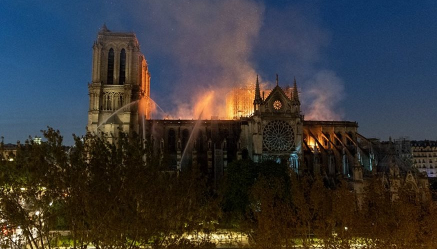 Παναγία των Παρισίων: Ακόμη ένας ναός τυλίχθηκε στις φλόγες πριν από ένα μήνα