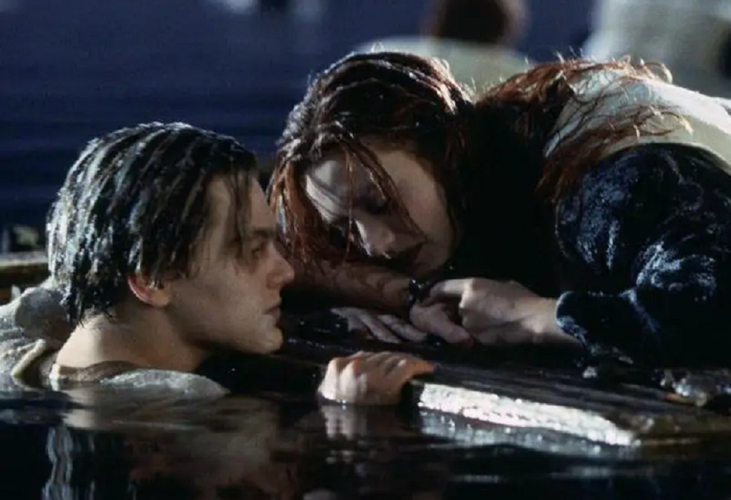 Titanic: Ο James Cameron απαντά στο ερώτημα αν ο Jack χωρούσε ή όχι πάνω στην πόρτα