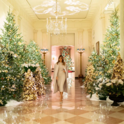 Η Melania Trump στόλισε τον Λευκό Οίκο με τον πιο εντυπωσιακό τρόπο
