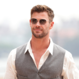 Οι "διαλογισμοί" του Chris Hemsworth είναι χαλαρωτικοί και διασκεδαστικοί