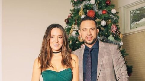 Δείτε την οικογενειακή φωτογραφία της Καλομοίρας μπροστά από το χριστουγεννιάτικο δέντρο