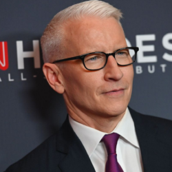 Ο ομοφυλόφιλος παρουσιαστής του CNN, Anderson Cooper έγινε πατέρας