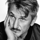 Ο Sean Penn έφυγε από τα σύνορα της Ουκρανίας με τα πόδια