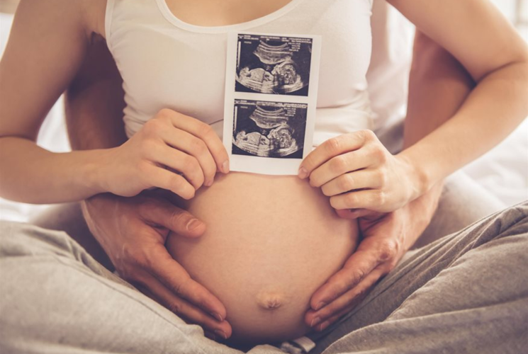 Έγκυος Ελληνίδα τραγουδίστρια! Οι φωτογραφίες με φουσκωμένη κοιλίτσα