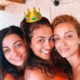 Η απίστευτη ομοιότητα της Ελένης Φουρέιρα με την αδελφή της και οι ευχές για τα γενέθλιά της