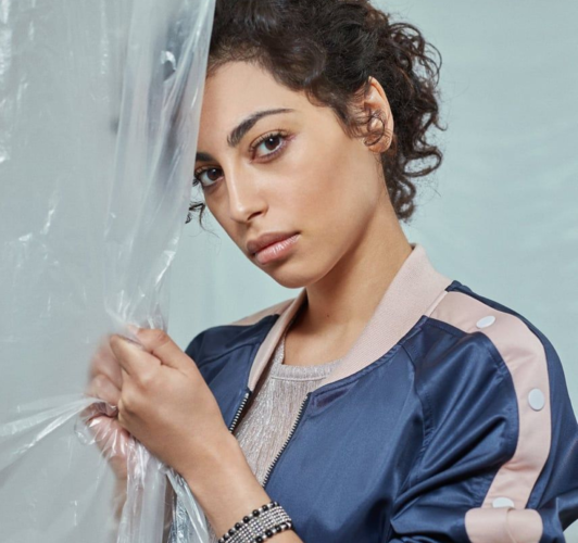Mina El Hammani: Εντυπωσίασε η πρωταγωνίστρια του Elite στο Φεστιβάλ Κινηματογράφου της Βενετίας με τις εμφανίσεις της