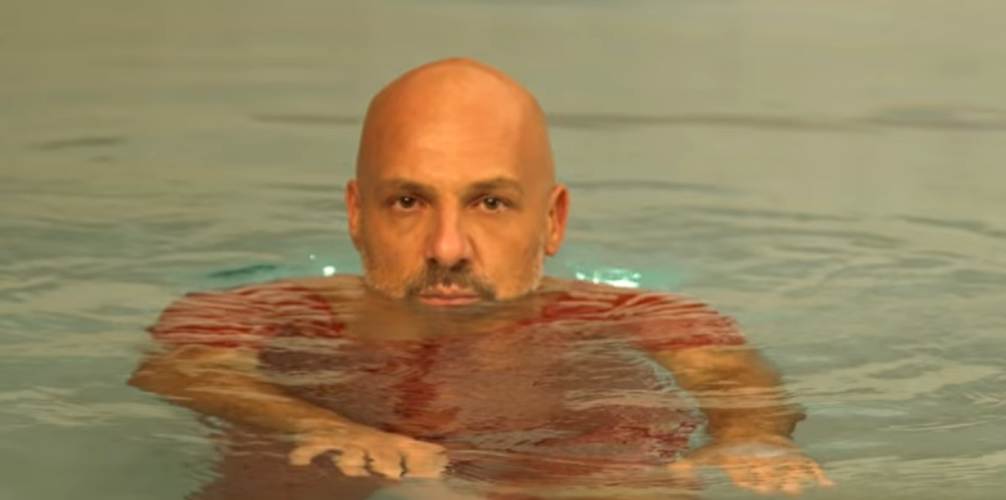 Bakouros: Το απίστευτο βίντεο του Νίκου Μουτσινά που τρολάρει το «The Bachelor»