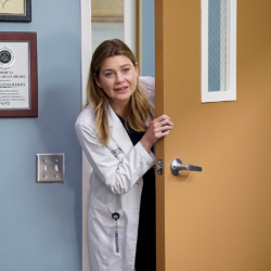 Η Ellen Pompeo αποχαιρετά την Meredith και αποχωρεί από το «Grey’s Anatomy» έπειτα από 19 σεζόν