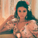 De Una Vez: Η Selena Gomez μας βάζει στα παρασκήνια του video clip