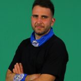 Ο Δημήτρης Μακρόπουλος είναι ο παίκτης από την μπλε ομάδα του Survivor που αποχώρησε