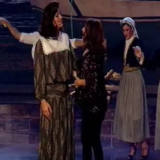 Ο Θανάσης Αλευράς στη σκηνή του Υour Face Sounds Familiar – All Star με τη Στέλλα Κονιτοπούλου
