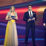 Η εντυπωσιακή έναρξη του Ά Ημιτελικού της Eurovision και οι 4 παρουσιαστές του διαγωνισμού