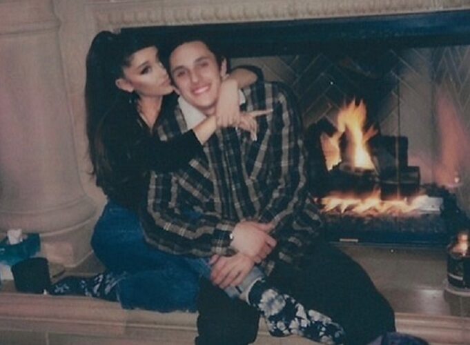 Το μήνυμα αγάπης και η σπάνια φωτογραφία της Ariana Grande με τον σύζυγό για τη 2η επέτειο τους