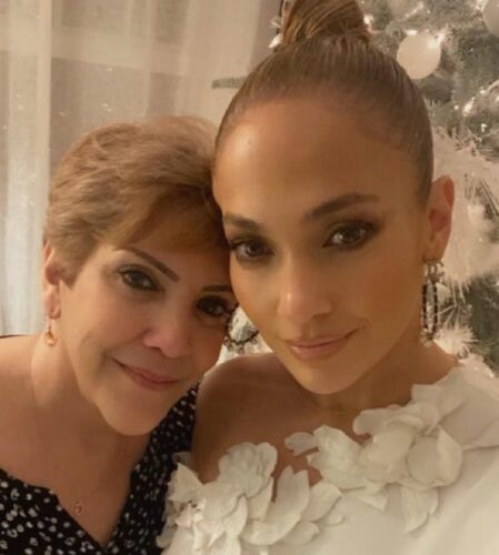 Η Jennifer Lopez εξηγεί πώς η μητέρα της την βοήθησε να γίνει κορυφαία σταρ