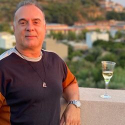 Φώτης Σεργουλόπουλος: «Με σοκάρουν τα κοινωνικά κοκοράκια»