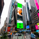 H Μαρίνα Σάττι μπήκε σε billboard στην Times Square!