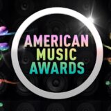 American Music Awards 2021: Το λαμπερό red carpet της βραδιάς