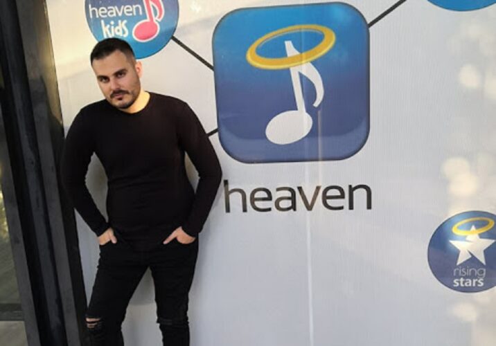 Ο Γιώργος Αθανασόπουλος στην οικογένεια της Heaven Music