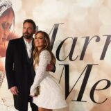 Εντυπωσίασε η πρώτη red carpet εμφάνιση της Jennifer Lopez με τον Ben Affleck μετά τον γάμο τους