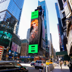Η Ελεωνόρα Ζουγανέλη σε Billboard στη Times Square της Νέας Υόρκης