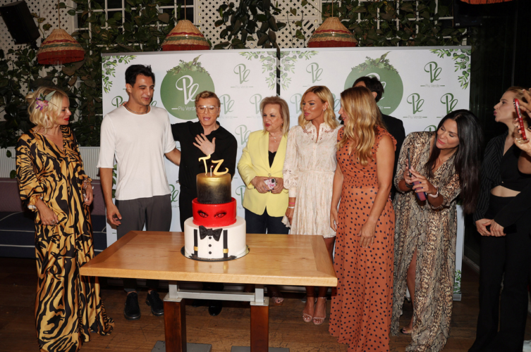 Λαμπεροί καλεσμένοι στο anniversary party για τα 20 χρόνια λειτουργίας του Più Verde & στον εορτασμό των γενεθλίων του Τάκη Ζαχαράτου!