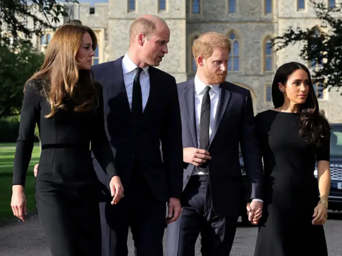 Η κοινή εμφάνιση του Harry και της Meghan Markle με τον William και την Kate Middleton στο κάστρο του Windsor μετά από 2 χρόνια