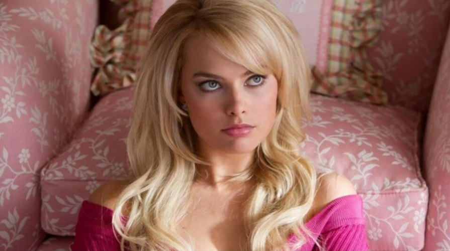 Margot Robbie: «Eίχαμε περούκα για τα γεννητικά όργανα»