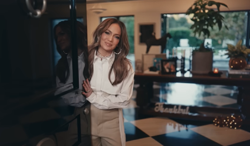 Η Jennifer Lopez χορεύει με μαύρο sexy μπικίνι (Βίντεο)