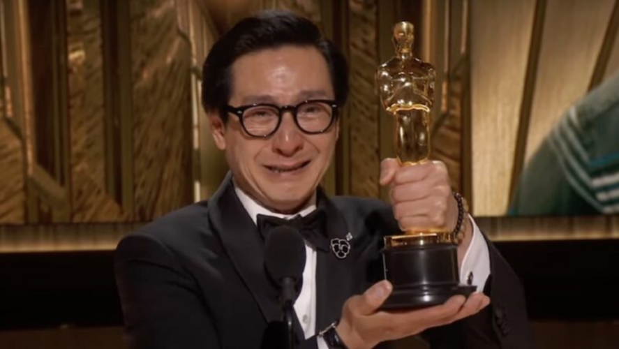 Η ομιλία του Ke Huy Quan για τη νίκη του στα Oscar συγκλόνισε