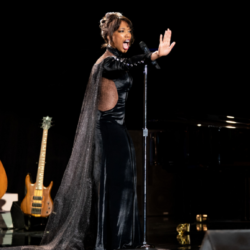 “Whitney Houston: I Wanna Dance with Somebody”: Μια ταινία φόρος τιμής στο ταλέντο της τραγουδίστριας