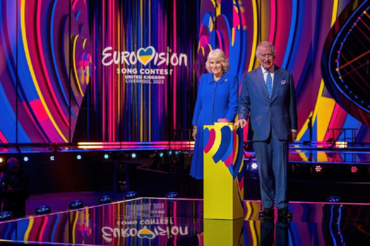 Eurovision 2023: Ο Bασιλιάς Κάρολος και η Καμίλα αποκάλυψαν τη σκηνή του μουσικού διαγωνισμού
