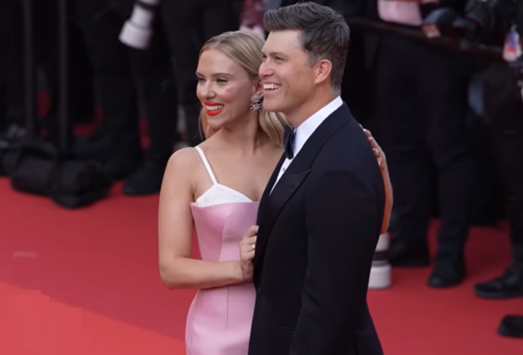 Η σπάνια εμφάνιση της Scarlett Johansson με τον σύζυγό της, Colin Jost στο κόκκινο χαλί των Καννών