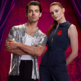 Η Sophie Turner μηνύει τον Joe Jonas | Tου ζητά να επιστρέψει τα παιδιά τους στην Αγγλία Sophie Turner Joe Jonas