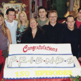 Matthew Perry: Tο σπαρακτικό αντίο των δημιουργών της σειράς "Friends" μετά των θάνατο του ηθοποιού