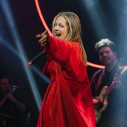 Εκρηκτική η πρεμιέρα της Νατάσσας Μποφίλιου στο VOX με τη νέα της παράσταση «Κάτι Καίγεται» (Φωτογραφίες)