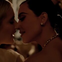Kim-Kardashian-Emma-Roberts-250x250.jpg