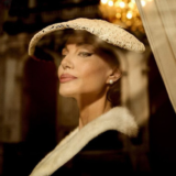 Angelina Jolie για τον ρόλο της Μαρίας Κάλλας: «Δεν είχα τραγουδήσει ποτέ ξανά δημόσια, έκανα επτά μήνες προετοιμασία» Angelina Jolie