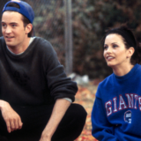 Συγκινεί η Courteney Cox με την ανάρτηση της για τον έναν χρόνο από τον θάνατο του Matthew Perry Courteney Cox Matthew Perry