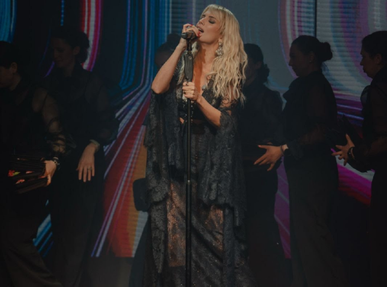 Κατερίνα Λιόλιου: Sold out εμφανίσεις, viral τραγούδια και η πρώτη περιοδεία στην Αυστραλία