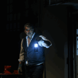 "Οι έμποροι της Βενετίας" με τον Βασίλη Μπισμπίκη στο πρώην εργοστάσιο «Κλωσταί Πεταλούδα-Μουζάκης» στο Αιγάλεω mpismp