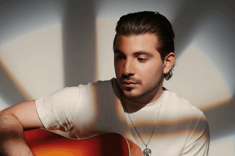 “Πέτα τα κλειδιά”: Ο Ιάσων επανέρχεται με νέο τραγούδι που ήδη έχει καταφέρει να ξεχωρίσει στα social media