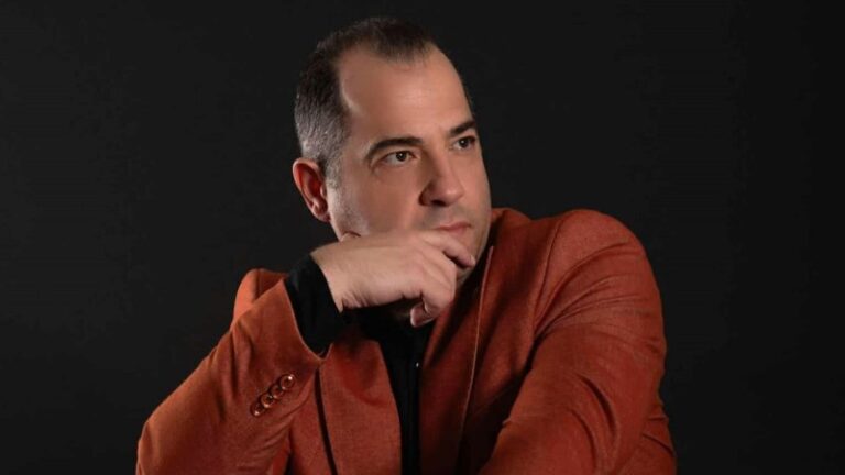 Νίκος Νικολακόπουλος: Μια λαϊκή φωνή που ήρθε για να μείνει