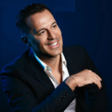 Αδάμ Τσαρούχης